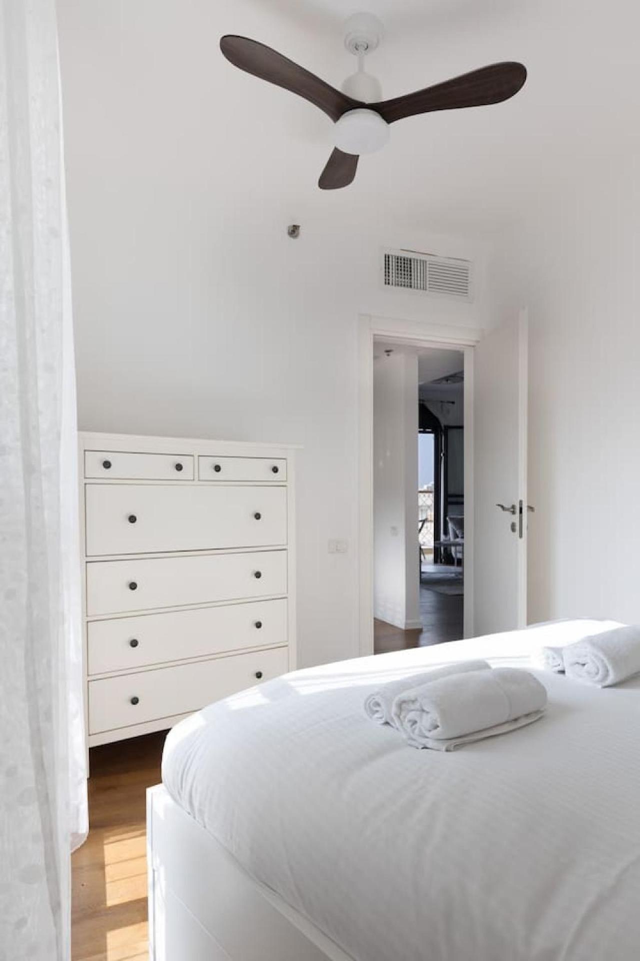 Elegant Apartment W Balcony & Mamad In Heart Of Tel Aviv By Sea N' Rent Bagian luar foto